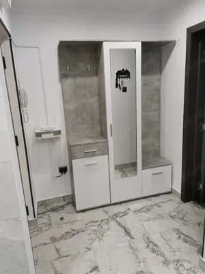 Închiriez apartament 