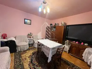 Apartament cu 3 camere, 2 bai, decomandat, parter inalt,zona Girocului