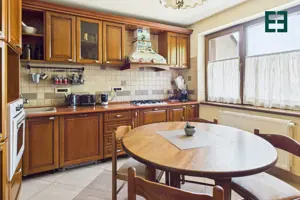 Vilă cu 6 camere - Zona Subcetate - Arad - imagine 12