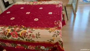 Vand cuvertura de pat cu fata de masa!