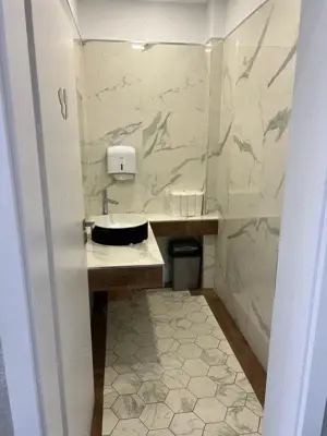 Inchiriez spatiu comercial in Oradea, pe Strada Evreilor Deportati - imagine 8 Inchiriez spatiu comercial in Oradea, pe Strada Evreilor Deportati - imagine 8