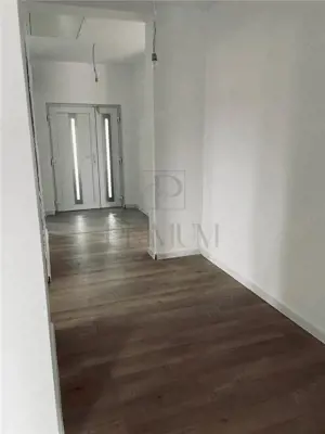 Sacalaz- toate utilitatile- strada asfaltata- dormitor cu baie si dressing- teren generos- incalzire - imagine 2