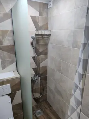 Ofer spre inchiriere garsoniera in zona Titan