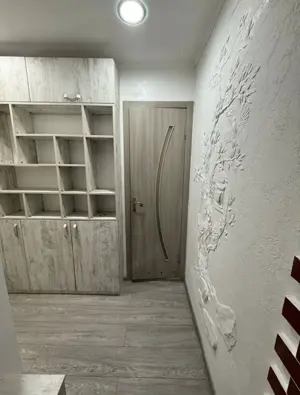 Ofer spre închiriere o garsonieră