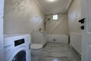 Casa in zona Siderurgistilor Vest construita in 2003 - imagine 6