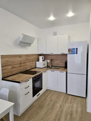 Inchiriez apartament 2 camere in zona Decebal