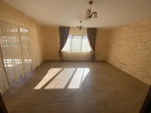 Casa cu 6 camere, 240 mp utili, 3 bai, curte 100 mp, panouri fotovoltaice, Tauti