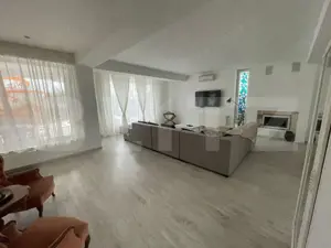 Apartament 3 camere 160mp+curte 300mp, AC, centrala termica, zona Ford