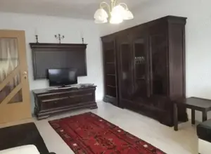 De închiriat apartament 3 camere parter zona Lipovei 