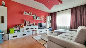 Apartament 3 camere, etaj intermediar, centrala proprie, zona Lipovei
