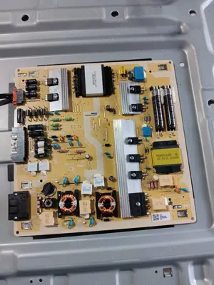 sursa bn44-01105a de pe tv Samsung QE55q70