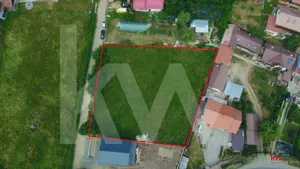 Teren intravilan 2000 mp - Tocile, vedere panoramică spre munte și pădure