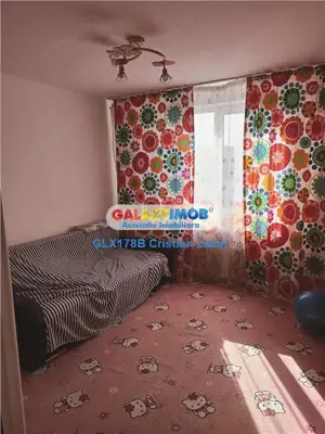 1 MINUT STATIE TRAMVAI