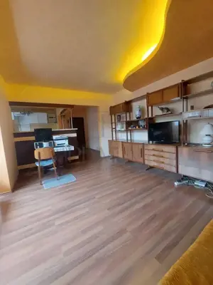 CIRCUMVALATIUNII - 3 Camere - RENOVAT - Etaj 3 - Centrala proprie