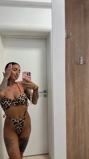 Fără grabă . Vei rămâne surprins că sunt reală. Militari residence  - imagine 3