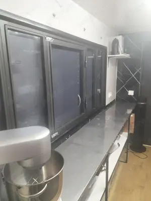 Vând rulota food truc 