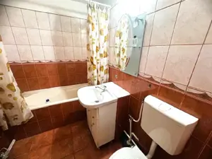 Apartament 3 cam 71 mp decomandat EcTeodoroiu langa Inspectoratul Scolar - imagine 3 Apartament 3 cam 71 mp decomandat EcTeodoroiu langa Inspectoratul Scolar - imagine 3