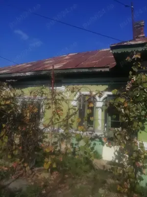Vând casă în Petresti 