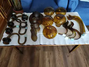 Globuri si frunze pentru candelavru pe maron