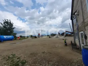 Teren si hala 42.000 mp + zona administrativa la 7 minute de Fagaras - imagine 11