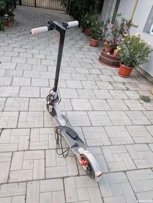 Vând trotinetă electrică aproape nouă 