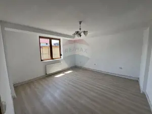 Casă cu 6 camere de vânzare în Pitești - imagine 2