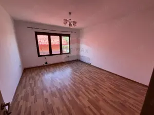 Casă cu 6 camere de vânzare în Pitești - imagine 15