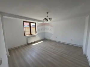 Casă cu 6 camere de vânzare în Pitești - imagine 10