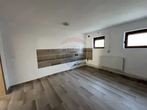 Casă cu 6 camere de vânzare în Pitești - imagine 18