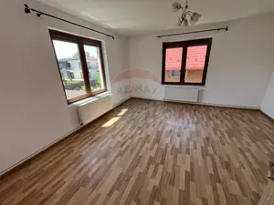 Casă cu 6 camere de vânzare în Pitești - imagine 17