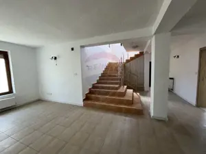 Casă cu 6 camere de vânzare în Pitești - imagine 19