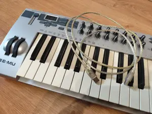 Claviatura MIDI E-Mu Xboard 61 - imagine 3