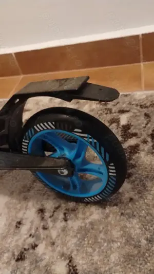 Vând trotineta copiii