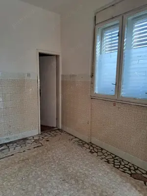 Casa de vanzare cu 3 camere , Str . Nicolae Golescu 168.000 euro neg. - imagine 5