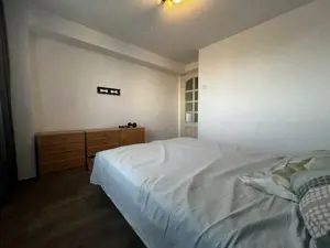 Apartament 3 camere, decomandat, etaj 3, zona Sagului - imagine 2