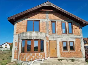 Casa Individuala la rosu - teren 834 mp - 137 mp utili