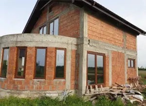 Casa Individuala la rosu - teren 834 mp - 137 mp utili