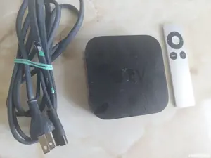 Vând Apple TV cu telecomandă și cablu de alimentare A1427 [poze reale]