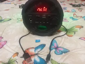 Boxa Portabila cu incarcator usb si card 32Gb