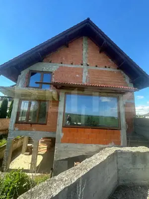 Casa pretabila pensiune/hotel , la rosu, Radauti