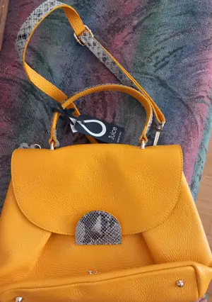 Vand poșetă piele Juice .