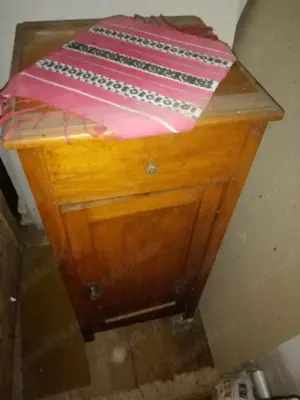 Noptiera vintage retro lemn confectionata in anul 1920 