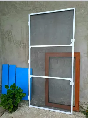 Plase de insecte . Reparații termopane 