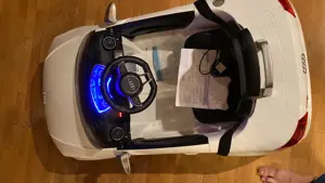 Vând mașinuța și motocicleta electrică în perfectă stare de funcționare . Pentru detalii mesa privat