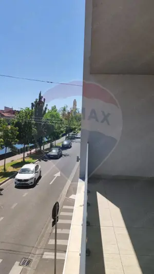 De inchiriat apartament 3 camere lux  etaj 1 zona podul Centenar - imagine 18