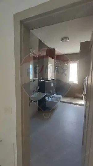 De inchiriat apartament 3 camere lux  etaj 1 zona podul Centenar - imagine 13