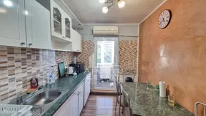 Apartament 3 camere, decomandat, centrala proprie, zona Lipovei - imagine 3