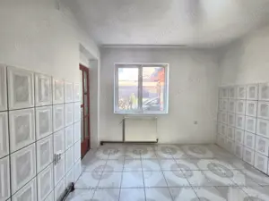 Vilă spațioasă, 6 camere, aproape de Buzău   strada Centrală Mărăcineni - imagine 8