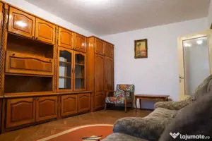 Apartament 4 camere, decomandat, etaj intermediar, zona Republicii