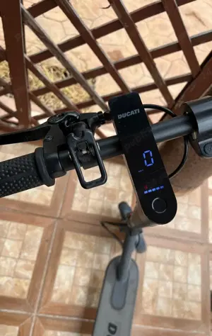 Vand trotineta electrica Ducati (Italia) stare perfecta - imagine 4